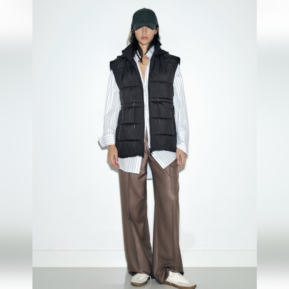 HOODED PUFFER VEST